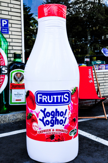 Campina Fruttis Yogho Bottle Bob, aufblasbare Riesenflasche, 150 x 50cm