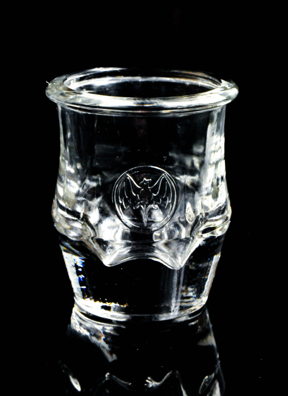 Bacardi Rum Gras USA Kelch Glas Anhänger Stamper Stamperl Schnapsglas Shot Glass 