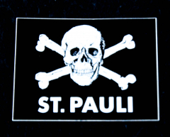 1. FC St. Pauli, Astra Bier, Totenkopfaufkleber, kleine Ausführung, schwarz-weiß