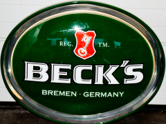 Becks Bier, XXL Neon Leuchtreklame, Aussenleuchtwerbung Grüne ovale Ausführung