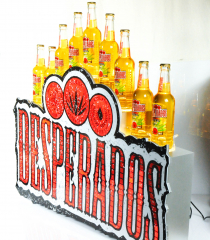 Desperados Bier, Ton animierende LED Leuchtreklame, Leuchtwerbung, 9er Flaschenleuchte